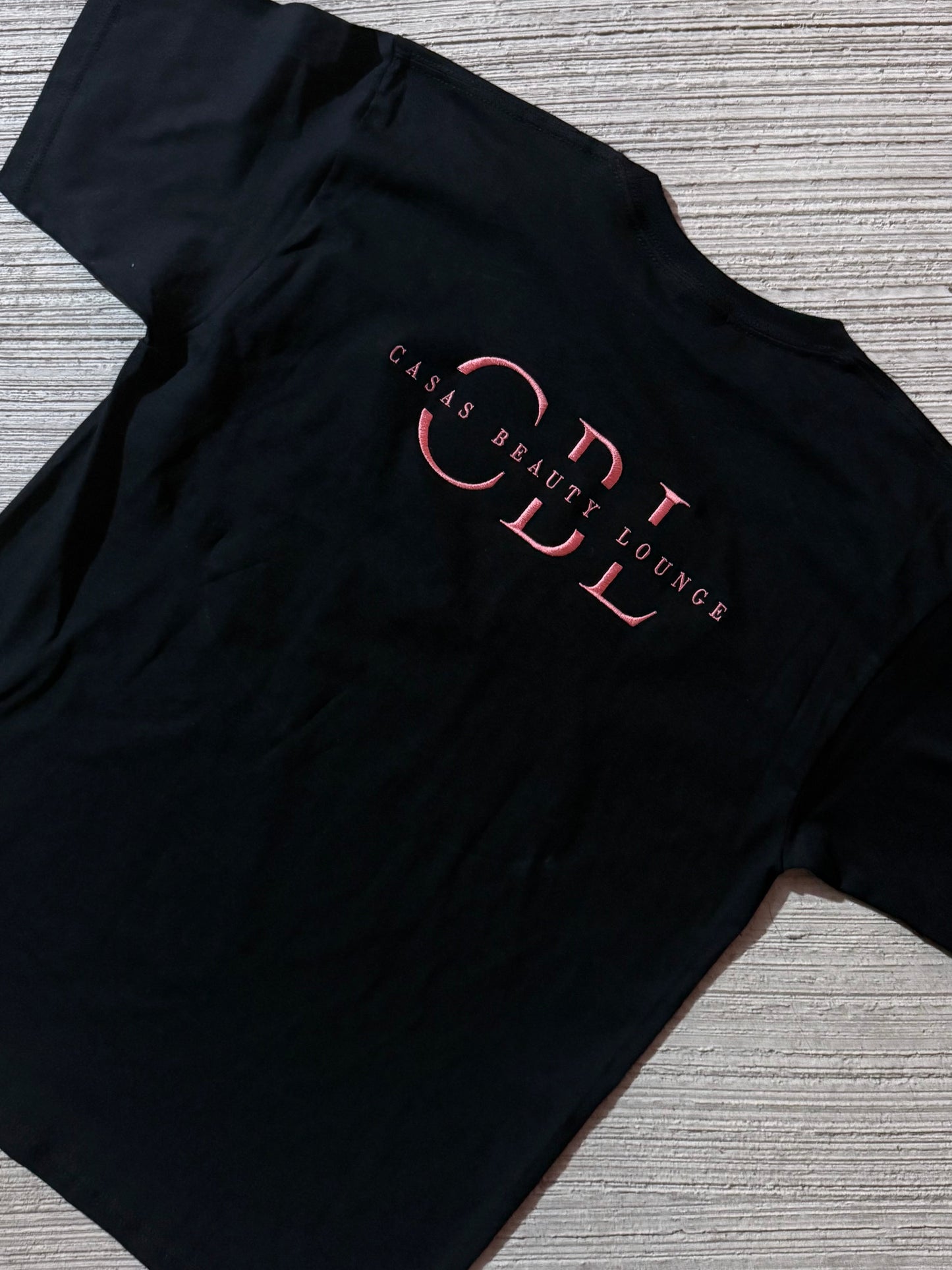 Brillo desde la humildad embroidered tee