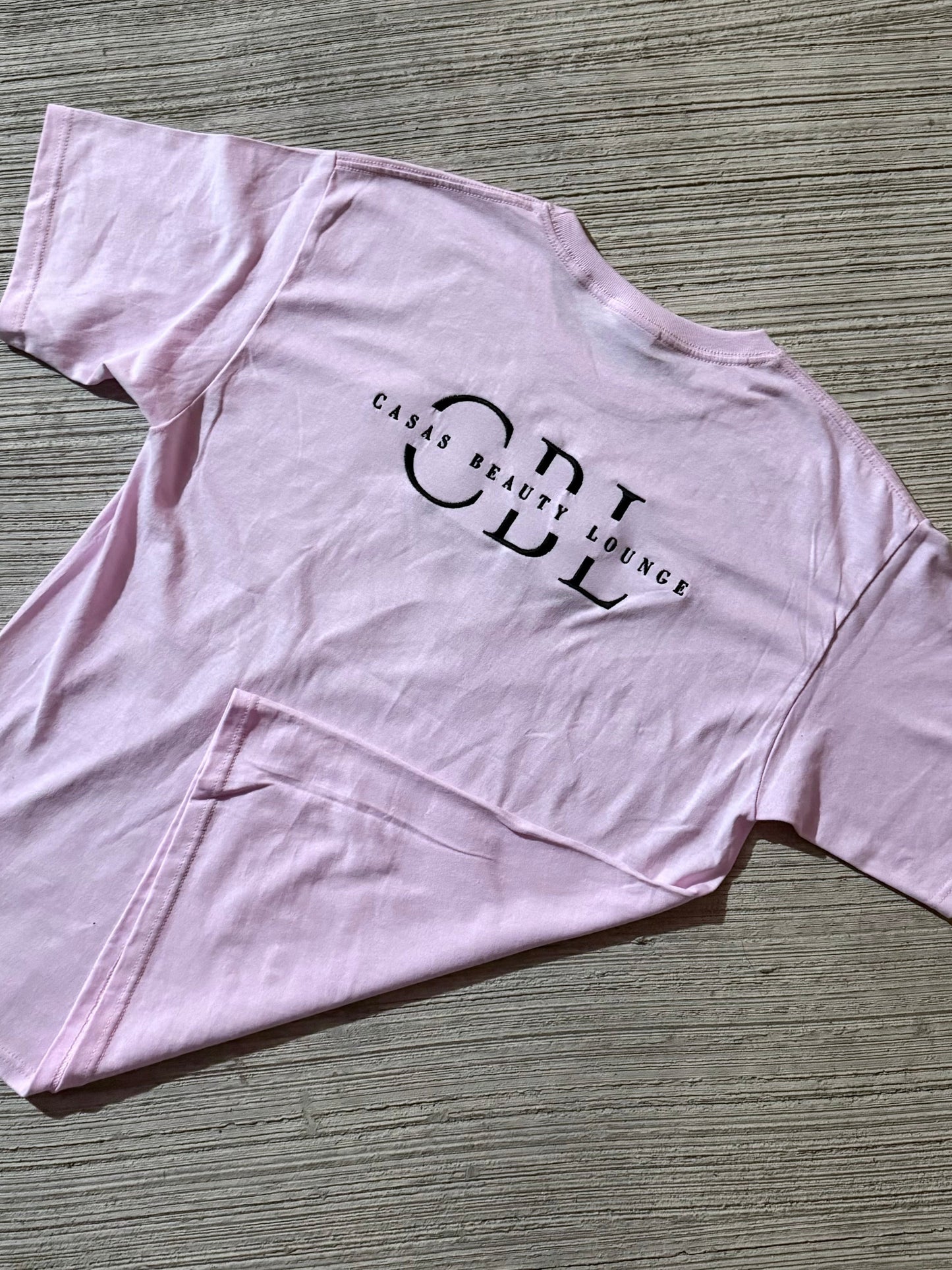 Brillo desde la humildad embroidered tee